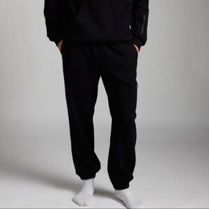 COMFRT Airplane Mode Travel Sweatpants 
Obsidian Size 3XL